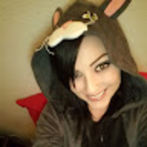 Meet your Posher, Sarah - Picture 1 of 1